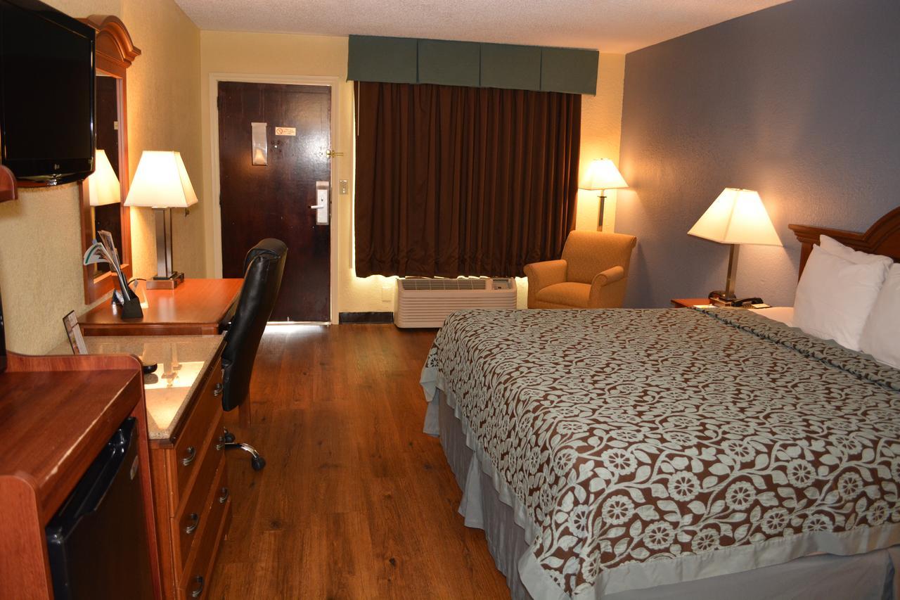 Days Inn By Wyndham Jacksonville Nc Exterior photo