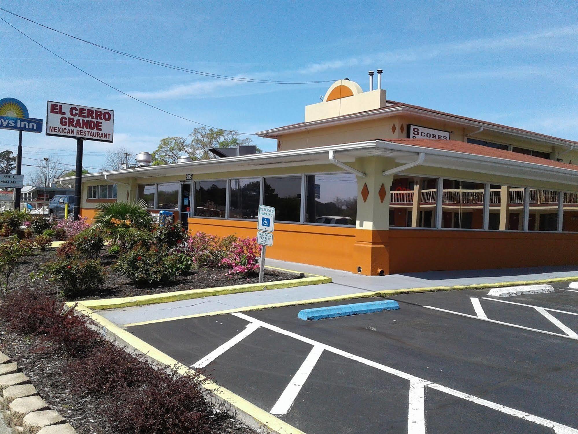 Days Inn By Wyndham Jacksonville Nc Exterior photo